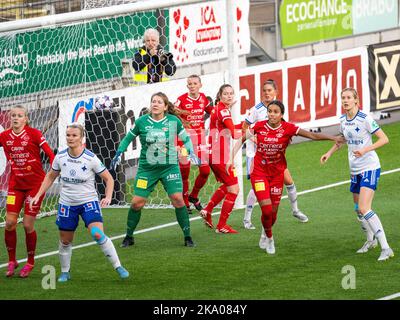 Historisches Damen-Fußballspiel in der Platinumcars Arena in Norrköping zwischen IFK Norrköping und Bergdalens IK im schwedischen Elitettan der zweiten Klasse. Stockfoto