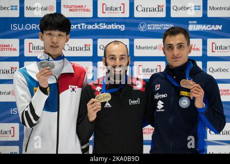 Montreal, Quebec, Kanada. 30. Oktober 2022. ISU World Cup 2022 Short Track in der Maurice Richard Arena, Montreal, Quebec, Kanada am 30. Oktober 2022,500m Männer-Finale (CAN)DUBOIS STEVEN Gold,(Kor) LEE JUNE SEO Silver, (ITA) SIGHEL PIETRO. (Bild: © Patrice Lapointe/ZUMA Press Wire) Bild: ZUMA Press, Inc./Alamy Live News Stockfoto