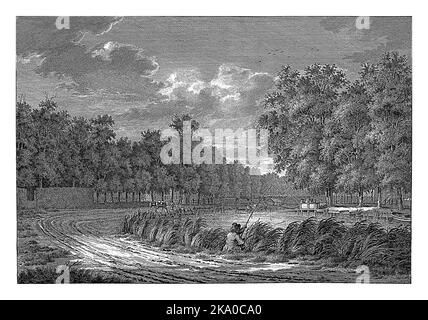 Das Ufer des Flusses Gein in der Nähe von Amsterdam. Im Vordergrund ein Angler entlang der Straße. Im Hintergrund läuft ein Jäger neben seinem Pferd. Stockfoto