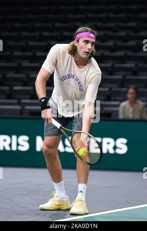 Paris, Frankreich. 30. Oktober 2022. Stefanos Tsitsipas aus Griechenland während des Rolex Paris Masters, ATP Masters 1000 Tennisturniers, am 30. Oktober 2022 in der Accor Arena in Paris, Frankreich. Foto von Victor Joly/ABACAPRESS.COM Quelle: Victor Joly/Alamy Live News Stockfoto