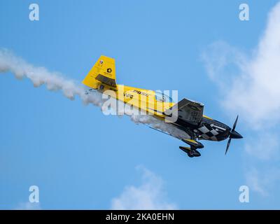 Sanford, FL, USA. 30. Oktober 2022. Michael Goulian tritt während der Orlando Air & Space Show auf dem Orlando Sanford International Airport in Sanford, FL. Romeo T Guzman/CSM/Alamy Live News Stockfoto