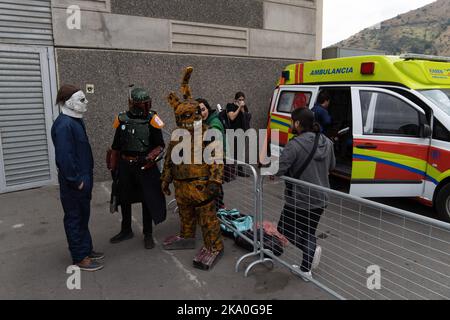 Santiago, Metropolitana, Chile. 30. Oktober 2022. Cosplayer nehmen an der Comic Con Convention in Santiago, Chile, am 30. Oktober 2022 Teil. (Bild: © Matias Basualdo/ZUMA Press Wire) Stockfoto