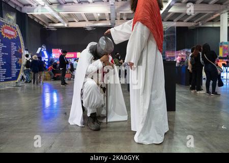 Santiago, Metropolitana, Chile. 30. Oktober 2022. Cosplayer nehmen an der Comic Con Convention in Santiago, Chile, am 30. Oktober 2022 Teil. (Bild: © Matias Basualdo/ZUMA Press Wire) Stockfoto