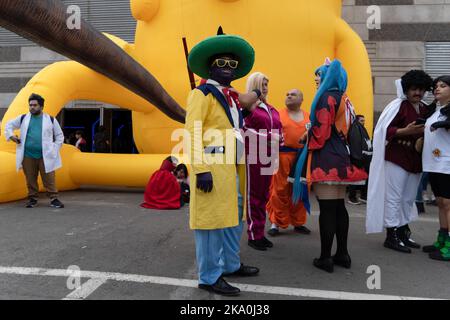 Santiago, Metropolitana, Chile. 30. Oktober 2022. Cosplayer nehmen an der Comic Con Convention in Santiago, Chile, am 30. Oktober 2022 Teil. (Bild: © Matias Basualdo/ZUMA Press Wire) Stockfoto