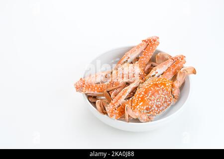 Gedämpfte Blaukrabbe serviert auf Teller, Zubereitung von Speisen Stockfoto