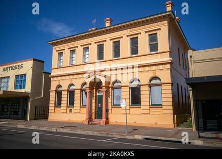 Das alte Westpac Bank Gebäude in Glen Innes, im Norden von New South wales, nachdem es dauerhaft geschlossen und alle Schilder entfernt wurde Stockfoto