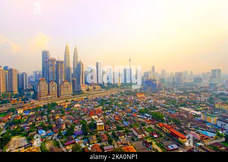 Kuala Lumpur City Skyline Building bei Sonnenaufgang Stockfoto