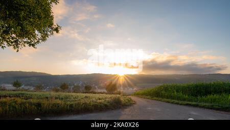 Sonnenaufgang über Landschaft in Baden-Württemberg, Deutschland Stockfoto