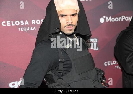 LOS ANGELES, CA - 29. OKTOBER 2022: Sänger Chris Brown nimmt an der jährlichen CARN*EVIL Halloween Party am 29. Oktober 2022 in Los Angeles, Kalifornien, Teil Stockfoto