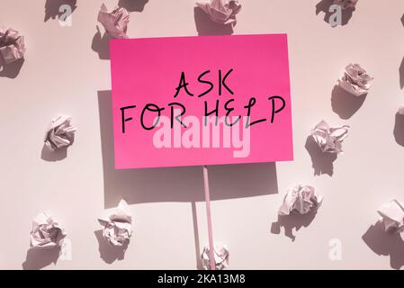 Schild mit der Meldung „Bitte um Hilfe“. Geschäftsübersicht etwas besitzen im Vergleich zu leihen IT Vorteile Nachteile wichtige Ideen, die auf Stück Holz mit geschrieben wurden Stockfoto