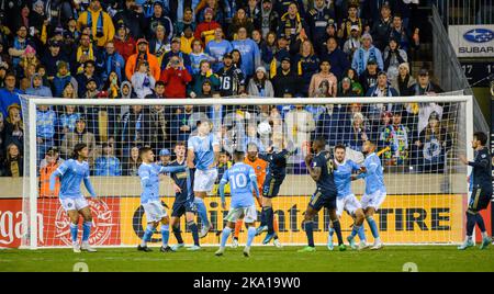 Chester, Pennsylvania, USA. 30. Oktober 2022. 30. Oktober 2022, Chester PA- Union Spieler und NYFC Spieler in Aktion während des Spiels im Subaru Park (Bildquelle: © Ricky Fitchett/ZUMA Press Wire) Bildquelle: ZUMA Press, Inc./Alamy Live News Stockfoto