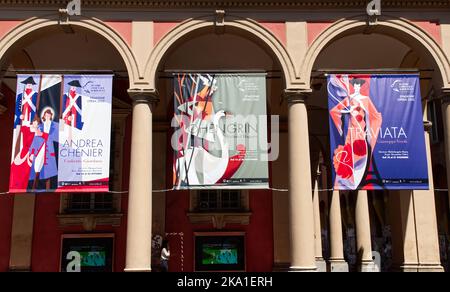 Plakate der berühmtesten Oper im Theater aufgeführt. Teatro Comunale di Bologna. Italien Stockfoto