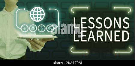 Text mit Inspiration Lessons Learned. Erfahrungen mit dem Internet-Konzept wurden durch das Verständnis der Aktivität gesammelt Stockfoto