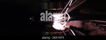 Laserschneidemaschine für CNC-Metallbearbeitung Nahaufnahme Stockfoto