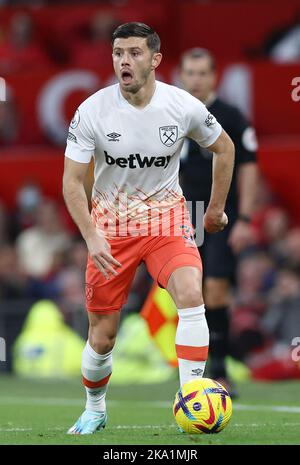 Manchester, Großbritannien. 30. Oktober 2022. Aaron Cresswell von West Ham United während des Spiels in der Premier League in Old Trafford, Manchester. Bildnachweis sollte lauten: Darren Staples/Sportimage Credit: Sportimage/Alamy Live News Stockfoto