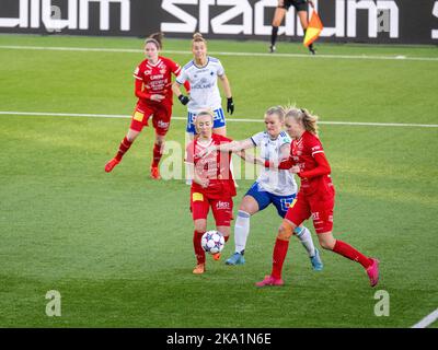 Historisches Damen-Fußballspiel in der Platinumcars Arena in Norrköping zwischen IFK Norrköping und Bergdalens IK im schwedischen Elitettan der zweiten Klasse. Stockfoto