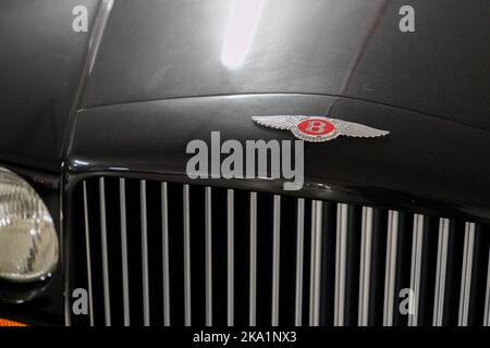 Monte Carlo, Monaco - 09 27 2022 : bentley Logo Marke und roter Text Zeichen Sport Super Auto Stockfoto