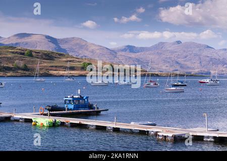 Lismore Fähren- und Vergnügungsboote liegen in Port Appin, Schottland, Großbritannien Stockfoto