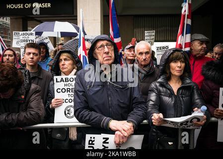 London, Großbritannien. April 8 2018. Demonstranten, die sich in der britischen Labour Party außerhalb des Hauptquartiers der Labour Party in Southside, Victoria Street, gegen den Antisemitismus einsetzen. Stockfoto