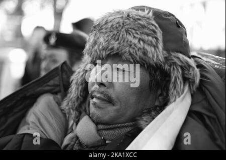 Gyanraj Rai trat am 7. 2013. November aus Protest gegen die Behandlung von Gurkhas durch die britische Regierung, Whitehall London, in einen Hungerstreik bis zum Tod. Stockfoto