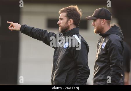 James Gibson Manager von Billericay Town Women während des FA Women's National League Plate Fußballmatches zwischen Maidenhead United Women und Billericay Stockfoto