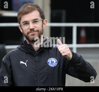 James Gibson Manager von Billericay Town Women während des FA Women's National League Plate Fußballmatches zwischen Maidenhead United Women und Billericay Stockfoto