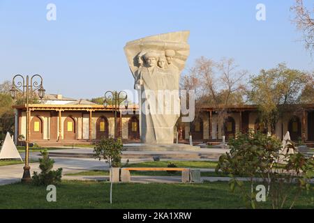 Platz der Erinnerung und Ehre, Straße Amir Timur, Dishon Kala (äußere Festung), Khiva, Provinz Khorezm, Usbekistan, Zentralasien Stockfoto