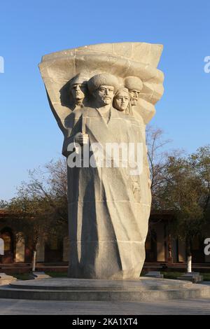 Platz der Erinnerung und Ehre, Straße Amir Timur, Dishon Kala (äußere Festung), Khiva, Provinz Khorezm, Usbekistan, Zentralasien Stockfoto