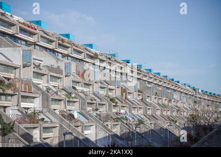 Fassade des brutalistischen Stils Alexandra Road Estate in London, Großbritannien Stockfoto