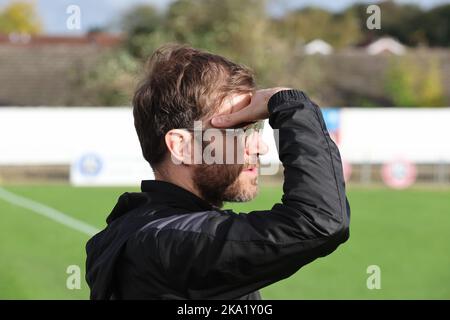 James Gibson Manager von Billericay Town Women während des FA Women's National League Plate Fußballmatches zwischen Maidenhead United Women und Billericay Stockfoto