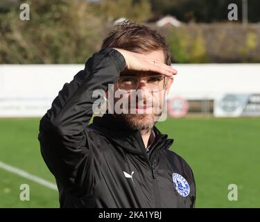 James Gibson Manager von Billericay Town Women während des FA Women's National League Plate Fußballmatches zwischen Maidenhead United Women und Billericay Stockfoto