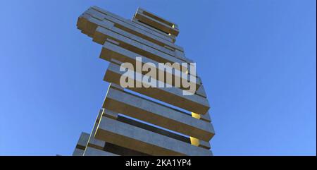 Skulptur aus Betonblöcken. Denkmal für den Vertreter einer außerirdischen Zivilisation. Ansicht von unten gegen einen blauen Himmel. 3D Rendern. Stockfoto