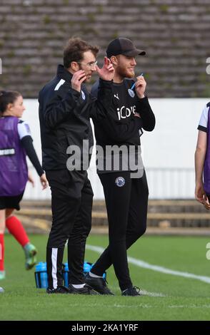 James Gibson Manager von Billericay Town Women während des FA Women's National League Plate Fußballmatches zwischen Maidenhead United Women und Billericay Stockfoto