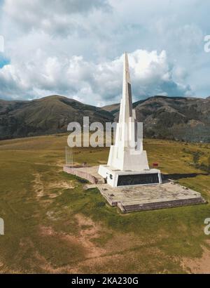 Quinoa, Ayacucho, 2022. Gedenkobelisk in La Pampa de Ayacucho erinnert an die Schlacht in Peru. Stockfoto