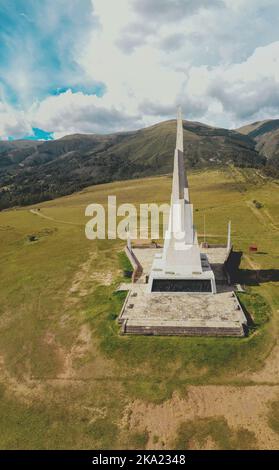 Quinoa, Ayacucho, 2022. Gedenkobelisk in La Pampa de Ayacucho erinnert an die Schlacht in Peru. Stockfoto