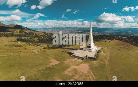 Quinoa, Ayacucho, 2022. Gedenkobelisk in La Pampa de Ayacucho erinnert an die Schlacht in Peru. Stockfoto