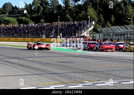 Imola, Italien. 30. Okt, 2022. Präsentation neuer Ferrari 499P ypercar während Ferrari Challenge World Finals Day 2, Ferrari Challenge Cup in Imola, Italien, Oktober 30 2022 Quelle: Independent Photo Agency/Alamy Live News Stockfoto