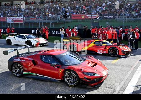 Imola, Italien. 30. Okt, 2022. Präsentation neuer Ferrari 499P ypercar während Ferrari Challenge World Finals Day 2, Ferrari Challenge Cup in Imola, Italien, Oktober 30 2022 Quelle: Independent Photo Agency/Alamy Live News Stockfoto