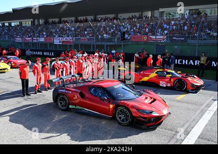 Imola, Italien. 30. Okt, 2022. Präsentation neuer Ferrari 499P ypercar während Ferrari Challenge World Finals Day 2, Ferrari Challenge Cup in Imola, Italien, Oktober 30 2022 Quelle: Independent Photo Agency/Alamy Live News Stockfoto