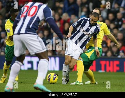 22.. Dezember 2012 - Barclays Premiership - West Bromwich Albion vs. Norwich City - Peter Odemwingie von West Bromwich Albion versucht, durch die Verteidigung von Norwich City zu gehen - Foto: Paul Roberts/Pathos. Stockfoto