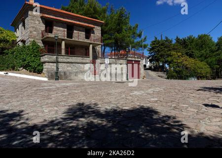 Das Bergdorf Lafionas, Nordlesbos, Nördliche Ägäische Inseln, Griechenland. Stockfoto