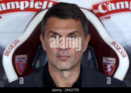 Turin, Italien. 30. Oktober 2022. Paolo Maldini, Technical Area Director des AC Mailand, blickt während des Serie A-Spiels zwischen dem FC Turin und dem AC Mailand im Stadio Olimpico am 30. Oktober 2022 in Turin, Italien, auf. Quelle: Marco Canoniero/Alamy Live News Stockfoto