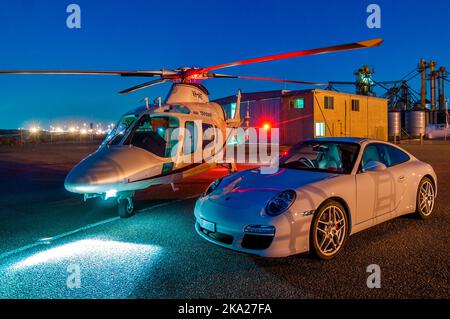 Agusta 109 'Power' Executive-Hubschrauber bei Sonnenuntergang Stockfoto