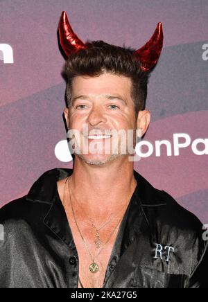 Los Angeles, Ca. 29. Oktober 2022. Robin Thicke nimmt an der Carn*EVIL Halloween Party von Darren Dzienciol Teil, die von Alessandra Ambrosio am 29. Oktober 2022 in einem Privathaus in Bel Air, Los Angeles, Kalifornien, veranstaltet wird. Kredit: Jeffrey Mayer/Jtm Fotos/Media Punch/Alamy Live News Stockfoto