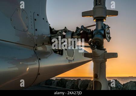 Agusta 109 'Power' Executive-Hubschrauber bei Sonnenuntergang Stockfoto