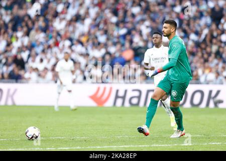 Paulo Gazzaniga aus Girona während des Fußballspiels der spanischen Meisterschaft La Liga zwischen Real Madrid und dem FC Girona am 30. Oktober 2022 im Santiago Bernabeu-Stadion in Madrid, Spanien - Foto: Oscar J Barroso/DPPI/LiveMedia Stockfoto