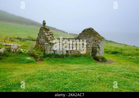 Das mittelalterliche St. Helen's Oratory, Cape Cornwall, Großbritannien - John Gollop Stockfoto