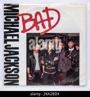 Sieben-Zoll-Vinyl-Cover der Hit-Single Bad von Michael Jackson, die 1987 veröffentlicht wurde Stockfoto