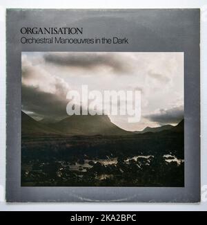 LP-Cover von Organization, dem zweiten Studioalbum von Orchestral Manoeuvres in The Dark (OMD), das 1980 veröffentlicht wurde Stockfoto