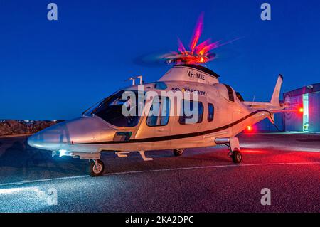 Agusta 109 'Power' Executive-Hubschrauber bei Sonnenuntergang Stockfoto